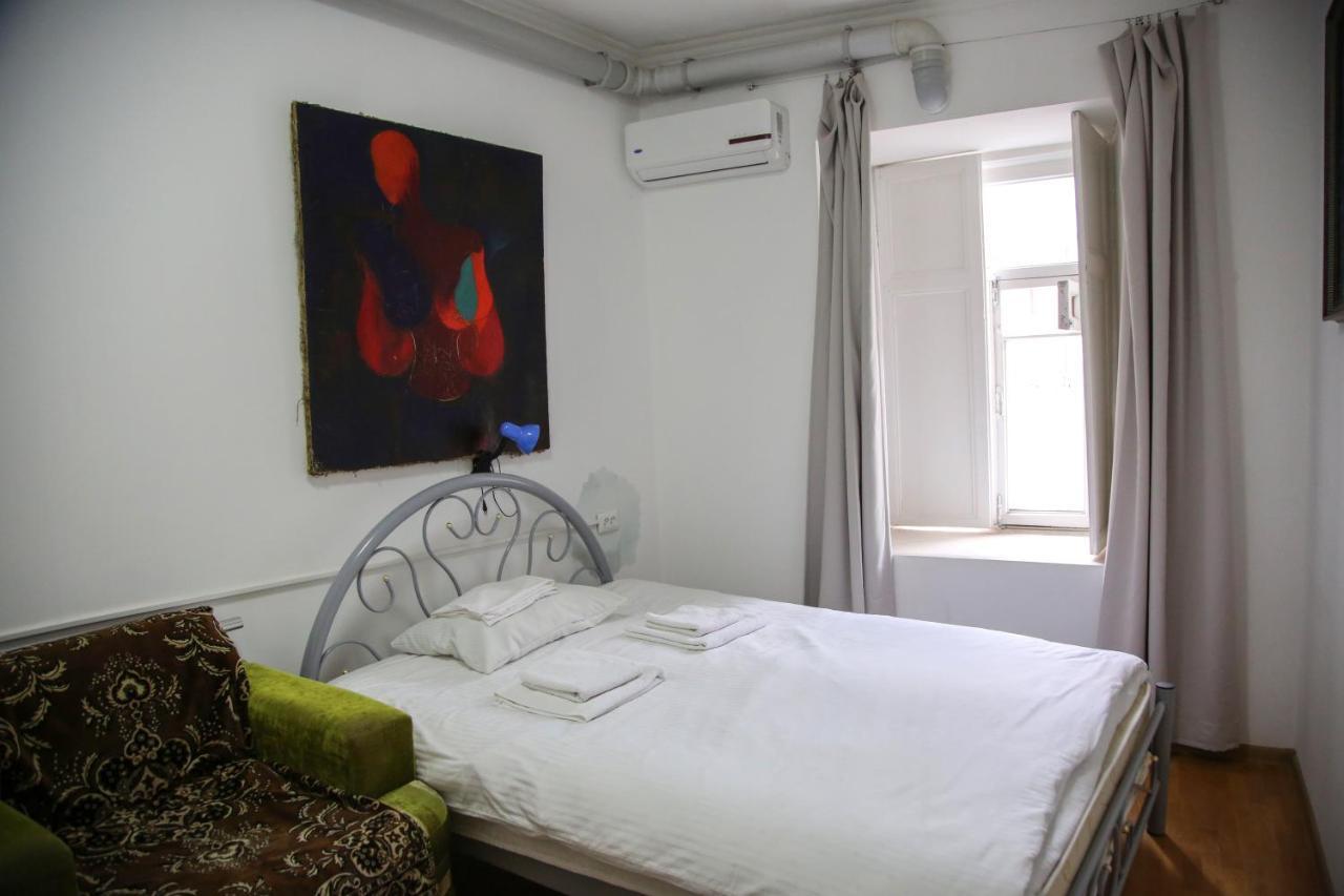 In The Center Of The City 2Rooms Tbilisi Buitenkant foto
